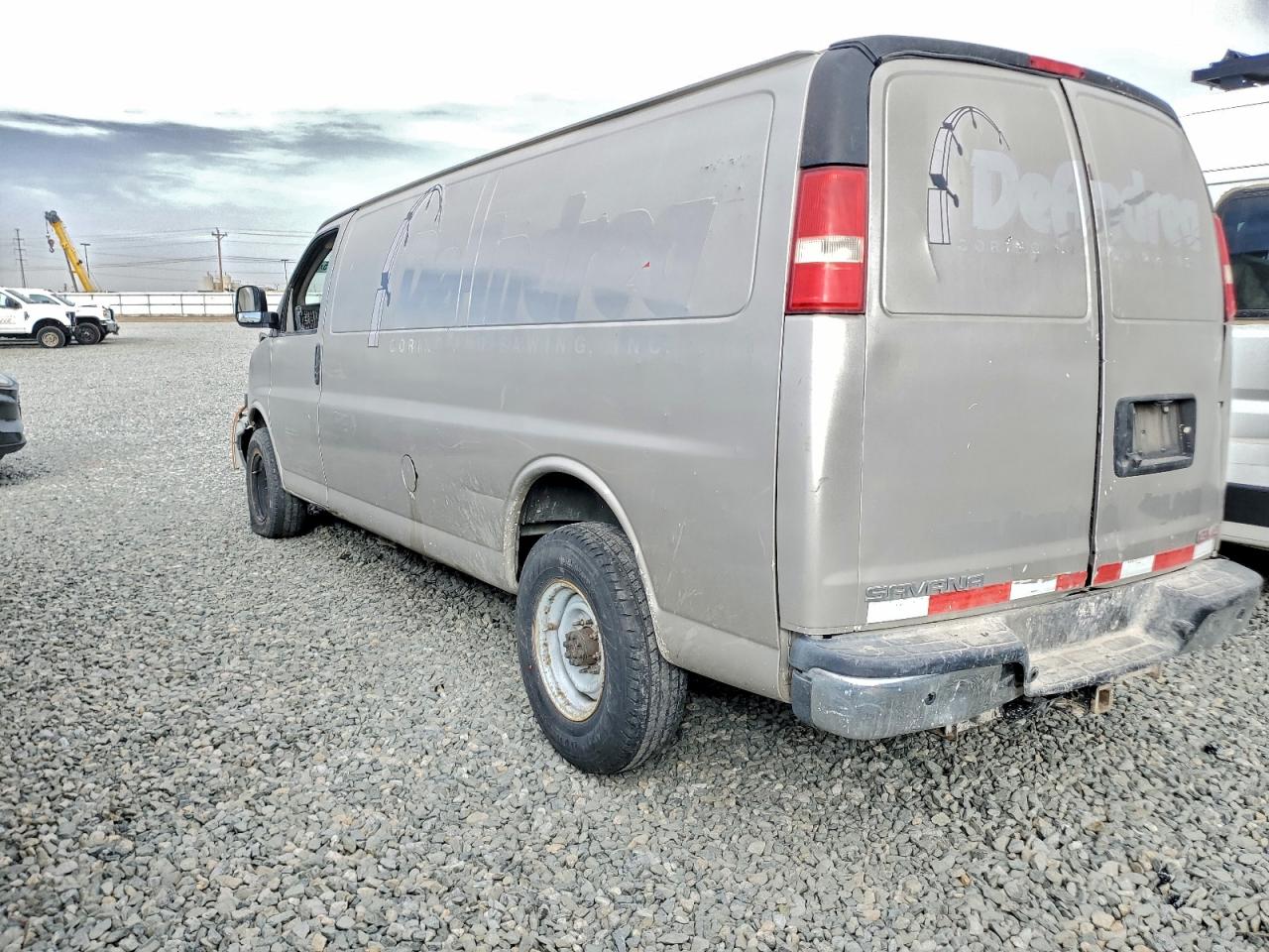 2015 GMC SAVANA G2500 photo 3