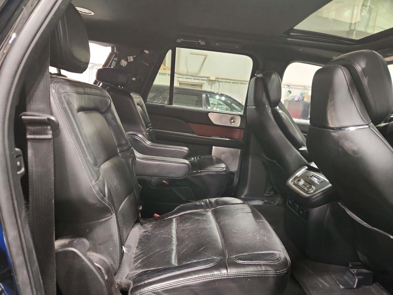 2020 LINCOLN NAVIGATOR L RESERVE photo 11