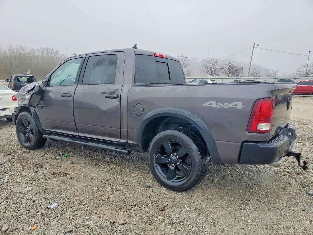 2019 RAM 1500 CLASSIC SLT photo 2