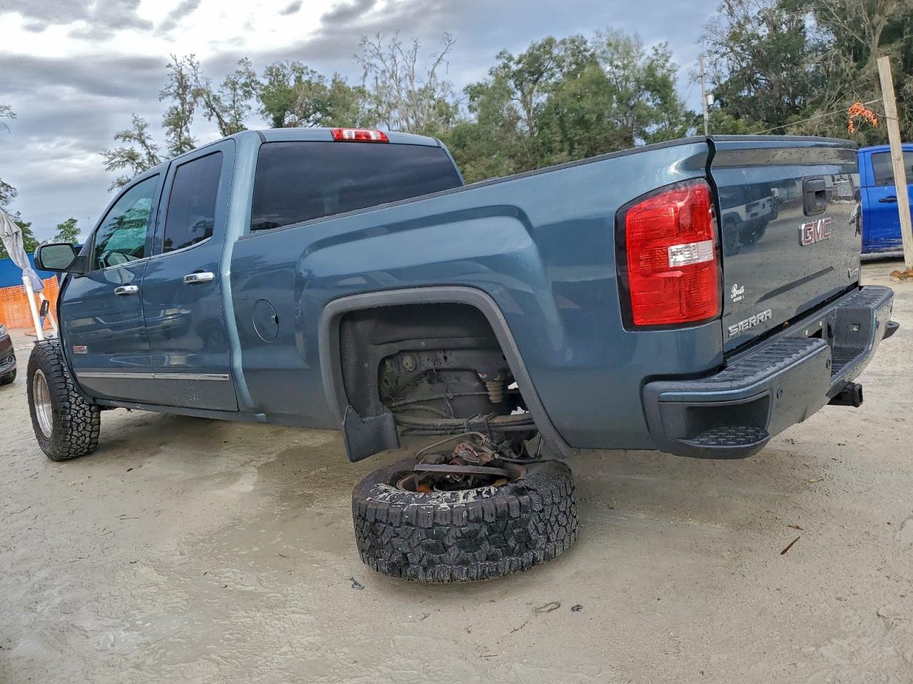 2014 GMC SIERRA K1500 SLT photo 2