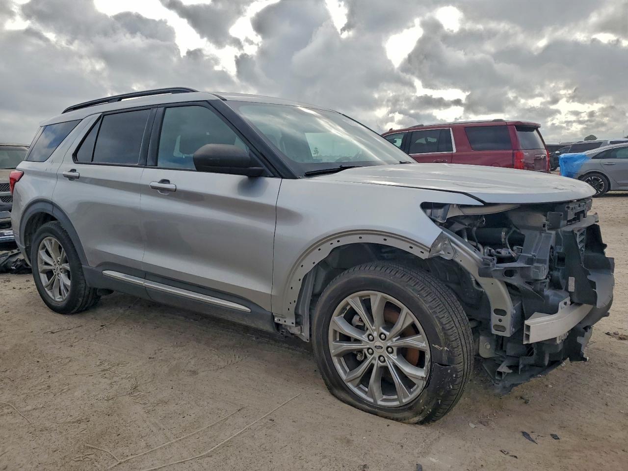 2020 FORD EXPLORER XLT photo 4
