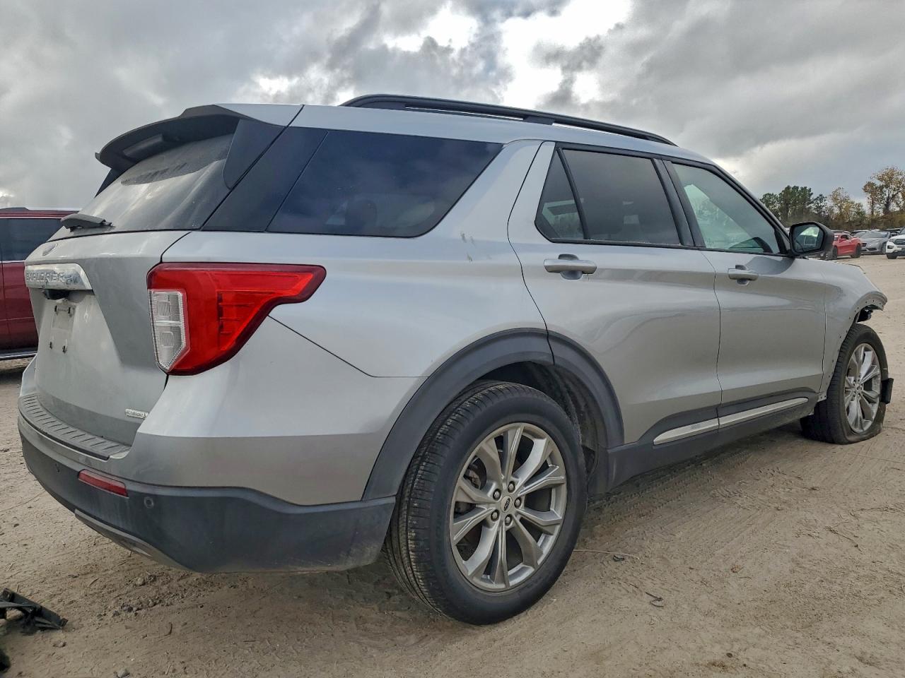 2020 FORD EXPLORER XLT photo 3