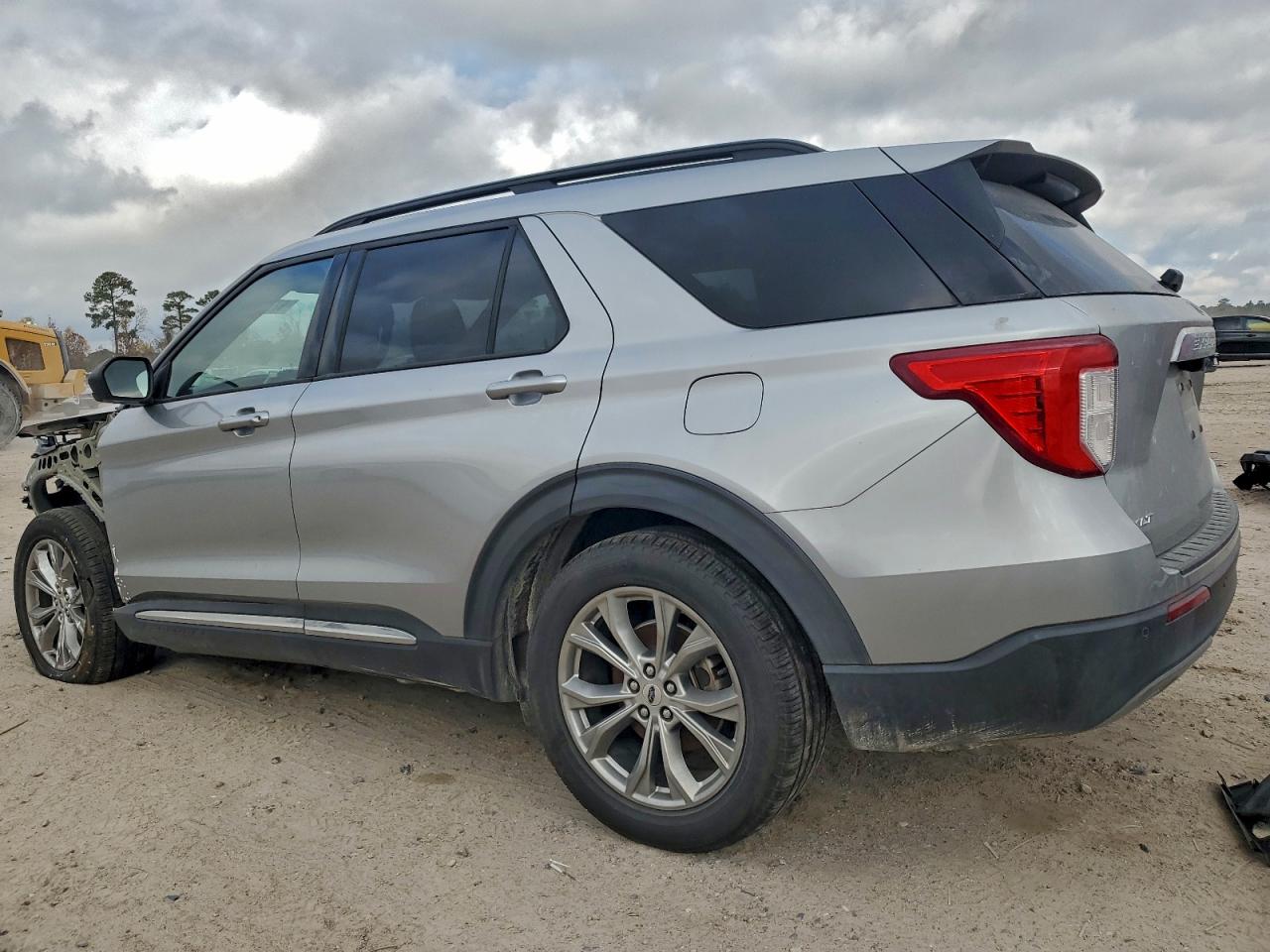 2020 FORD EXPLORER XLT photo 2