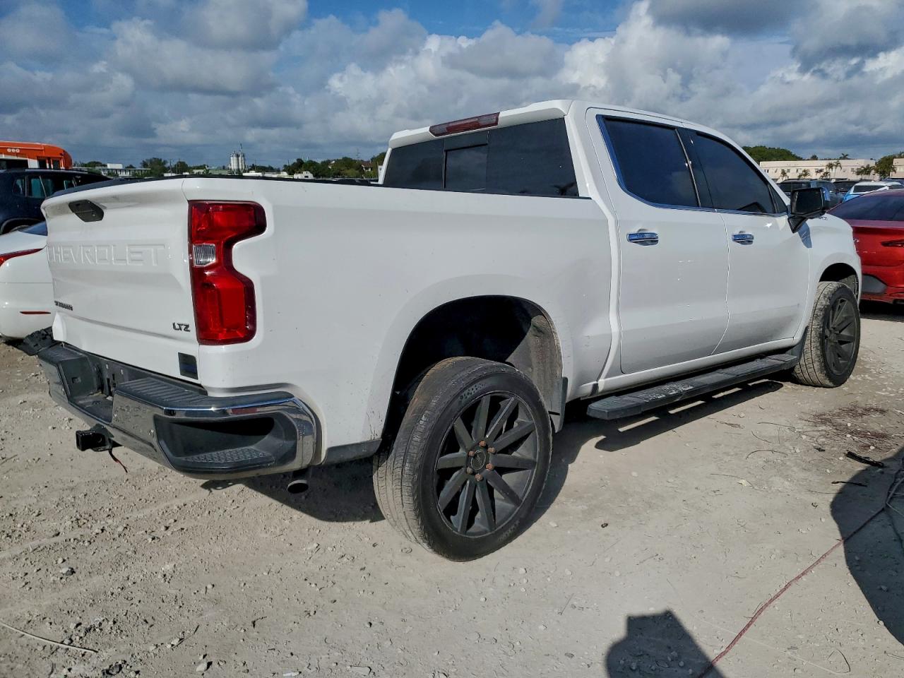 2019 CHEVROLET SILVERADO C1500 LTZ photo 3