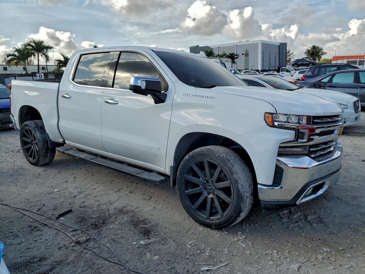2019 CHEVROLET SILVERADO C1500 LTZ photo 4