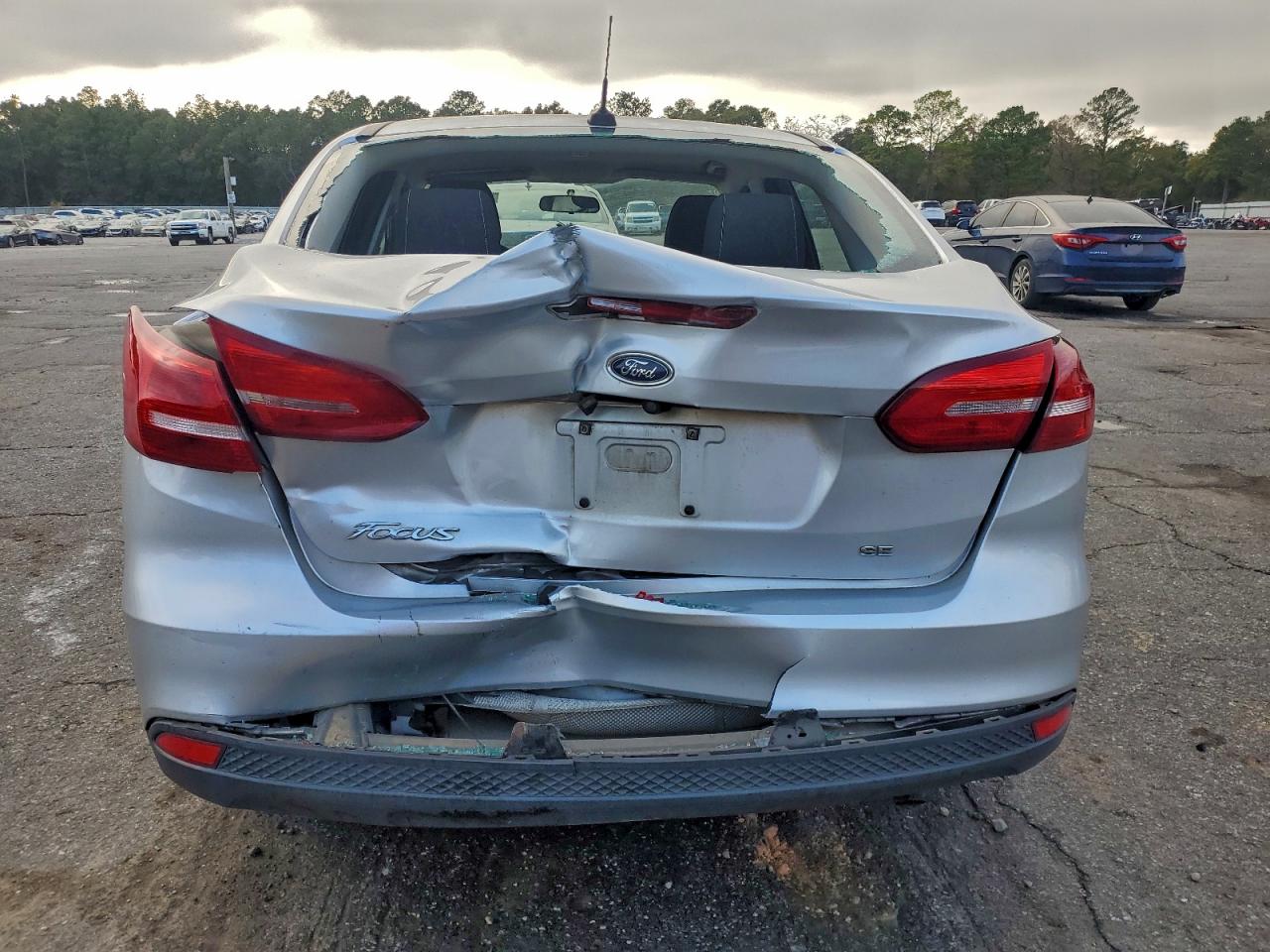 2018 FORD FOCUS SE photo 6