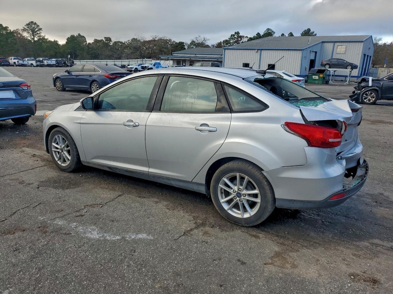 2018 FORD FOCUS SE photo 2