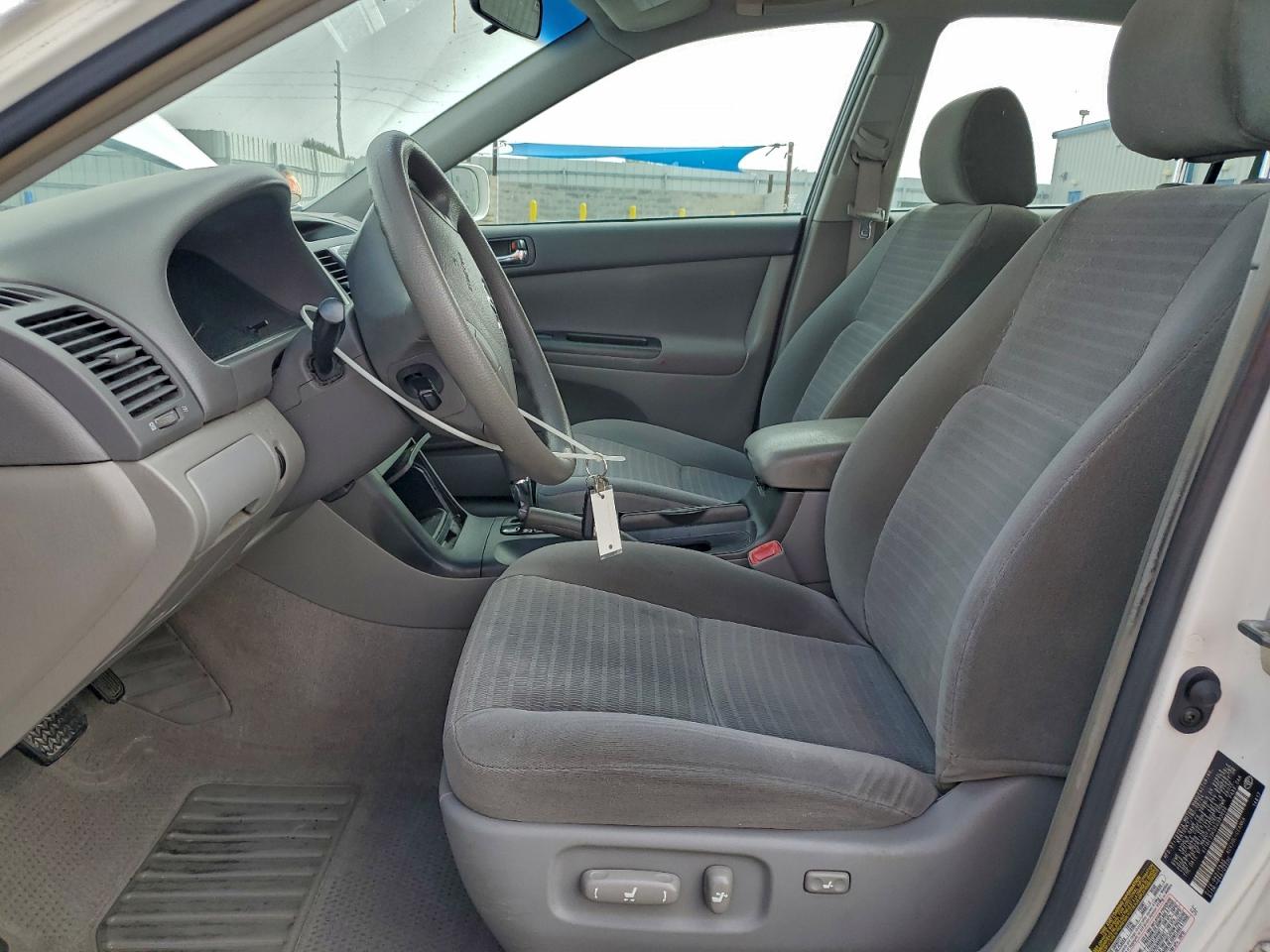 2005 TOYOTA CAMRY LE photo 7