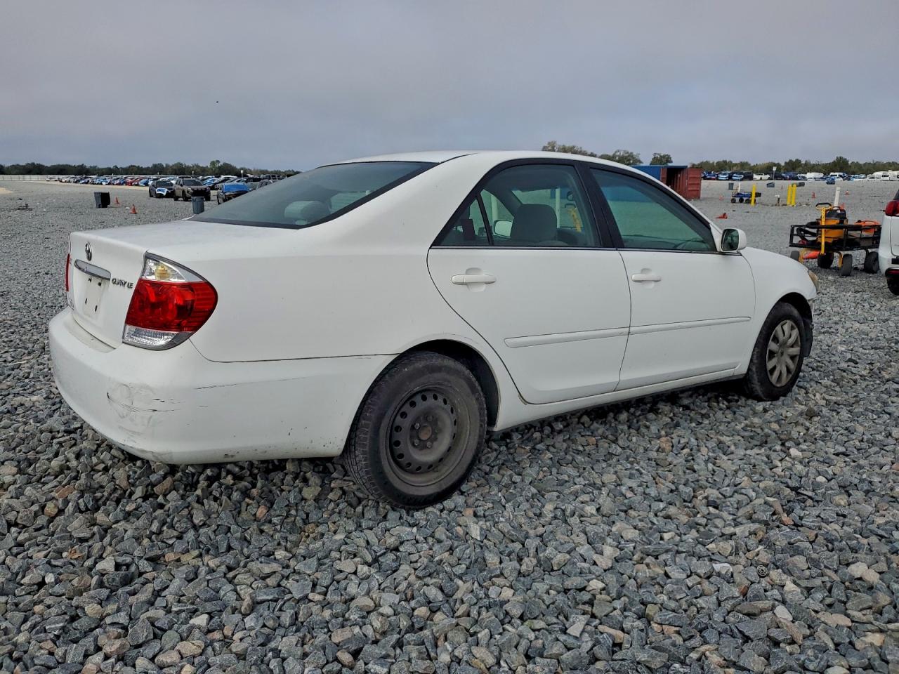 2005 TOYOTA CAMRY LE photo 3