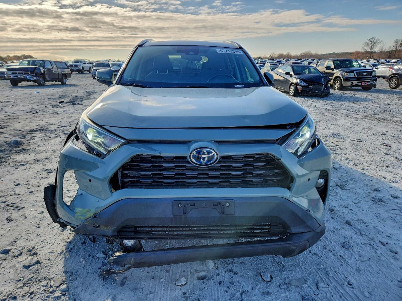 2019 TOYOTA RAV4 XLE photo 5
