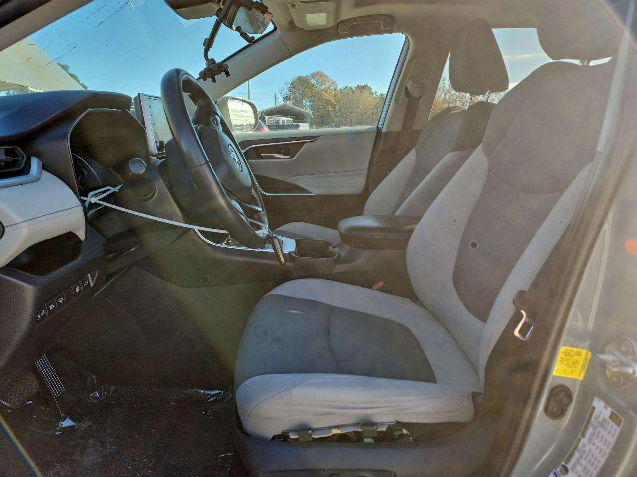 2019 TOYOTA RAV4 XLE photo 7