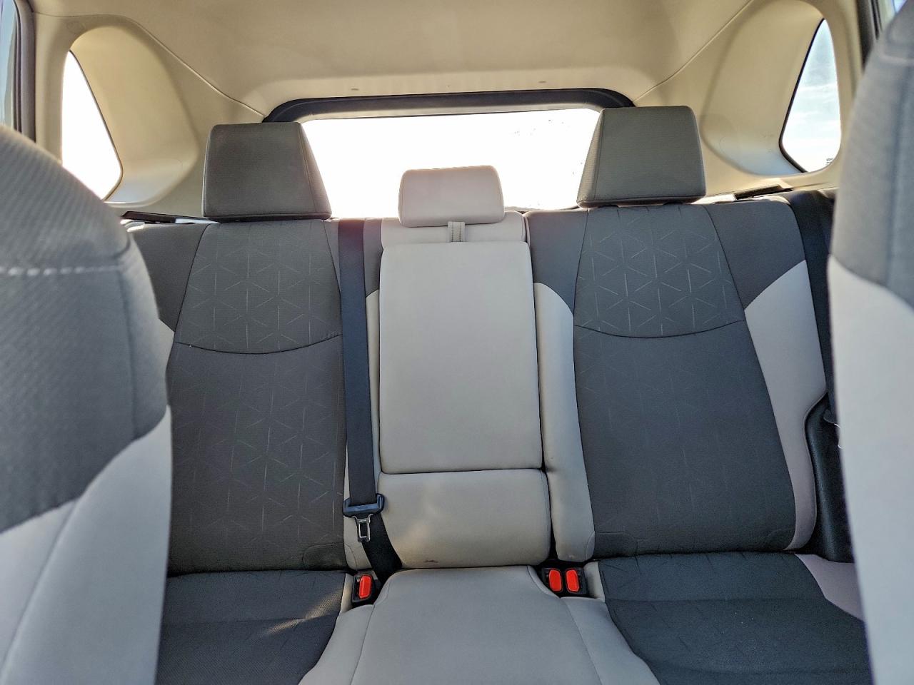 2019 TOYOTA RAV4 XLE photo 10