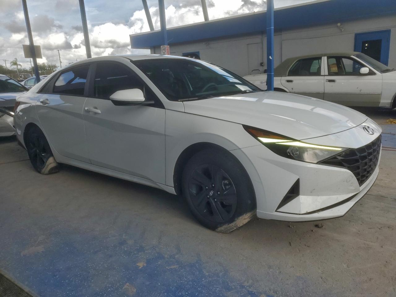2023 HYUNDAI ELANTRA BLUE photo 4