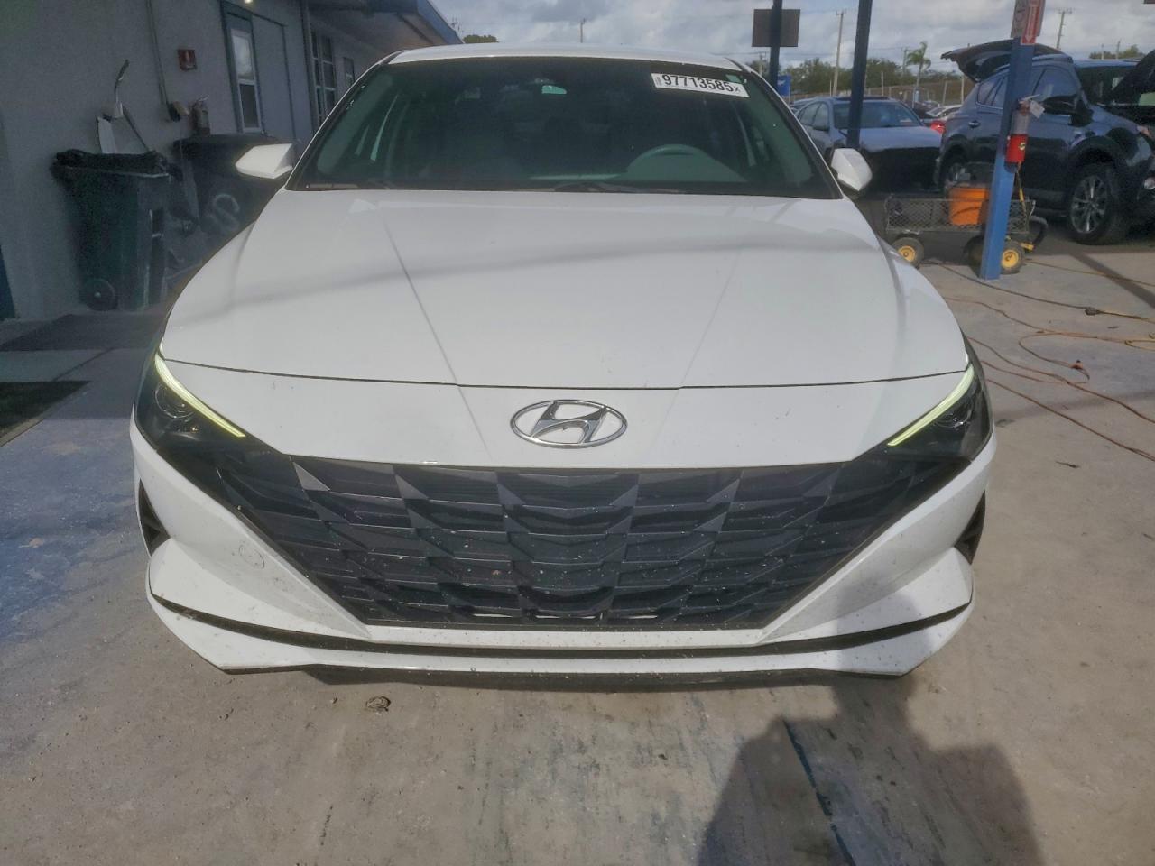 2023 HYUNDAI ELANTRA BLUE photo 5
