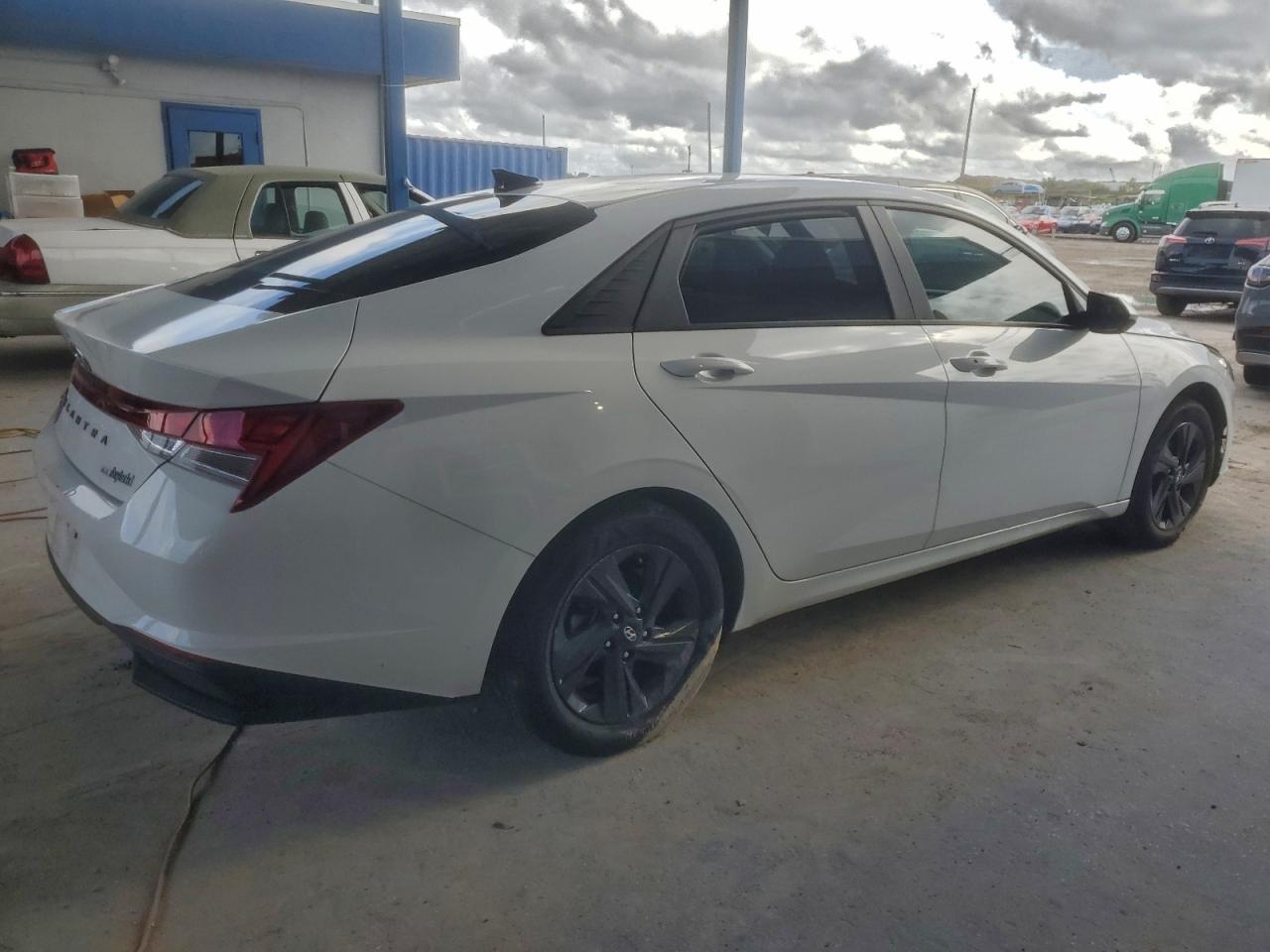2023 HYUNDAI ELANTRA BLUE photo 3