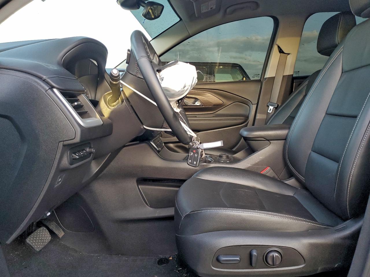 2024 GMC TERRAIN SLT photo 7
