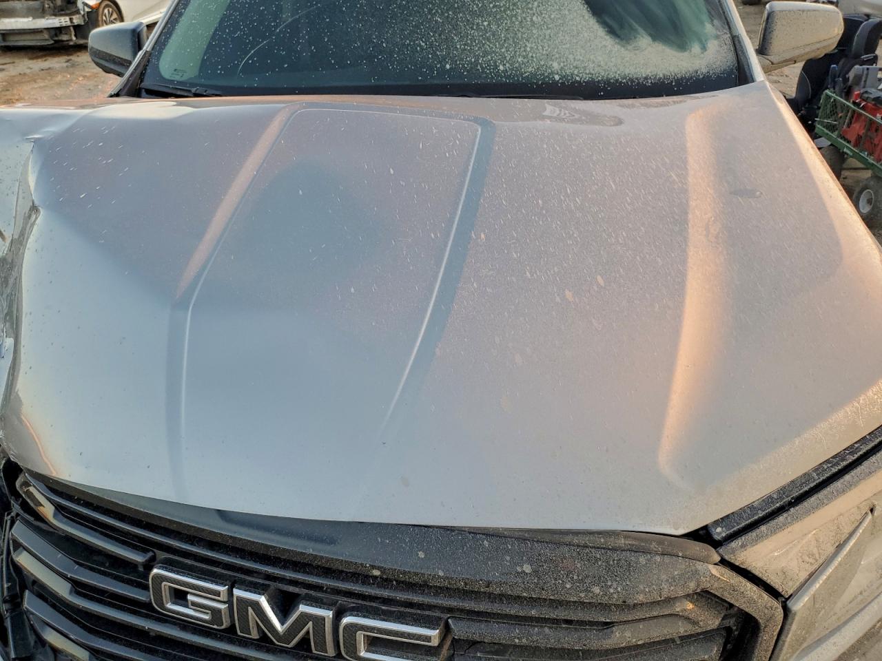 2024 GMC TERRAIN SLT photo 11