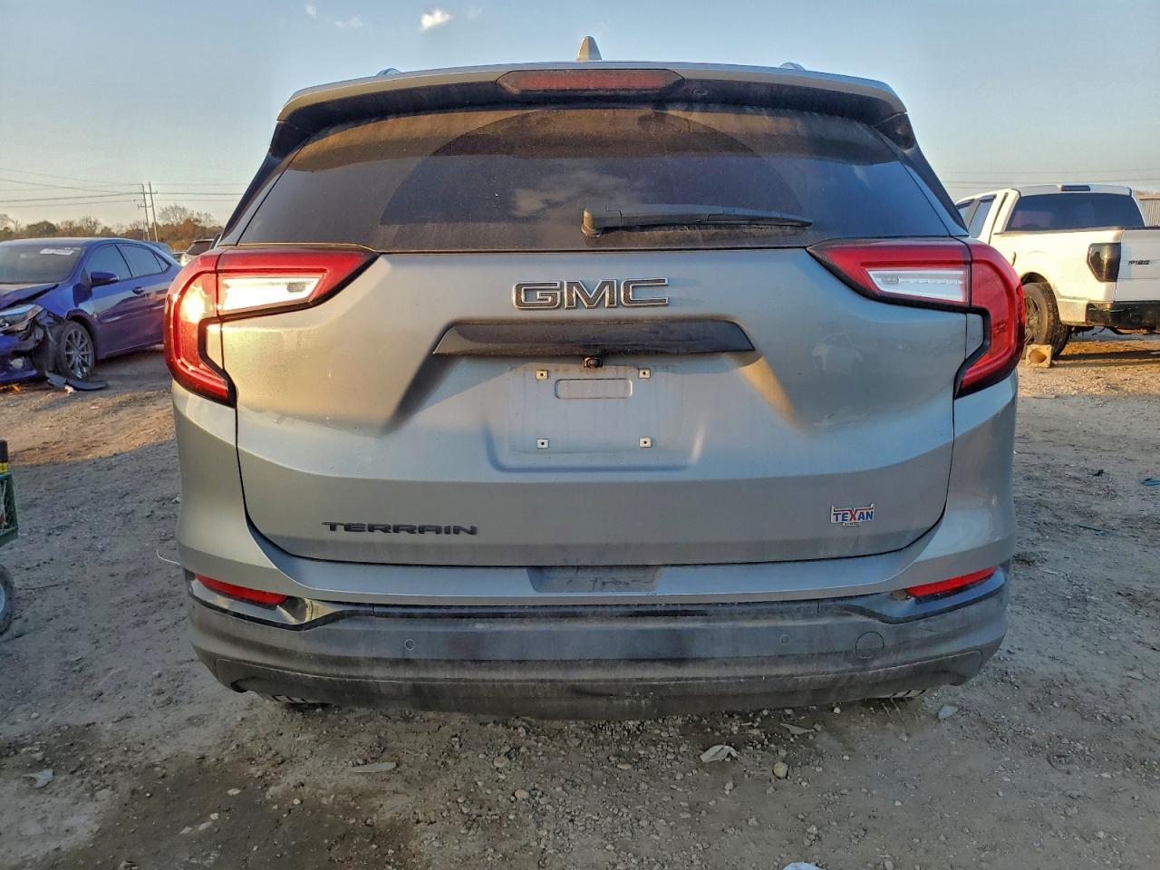 2024 GMC TERRAIN SLT photo 6