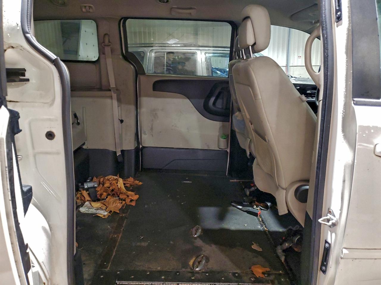 2011 DODGE GRAND CARAVAN MAINSTREET photo 11