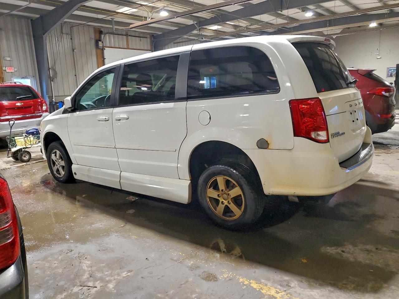 2011 DODGE GRAND CARAVAN MAINSTREET photo 2