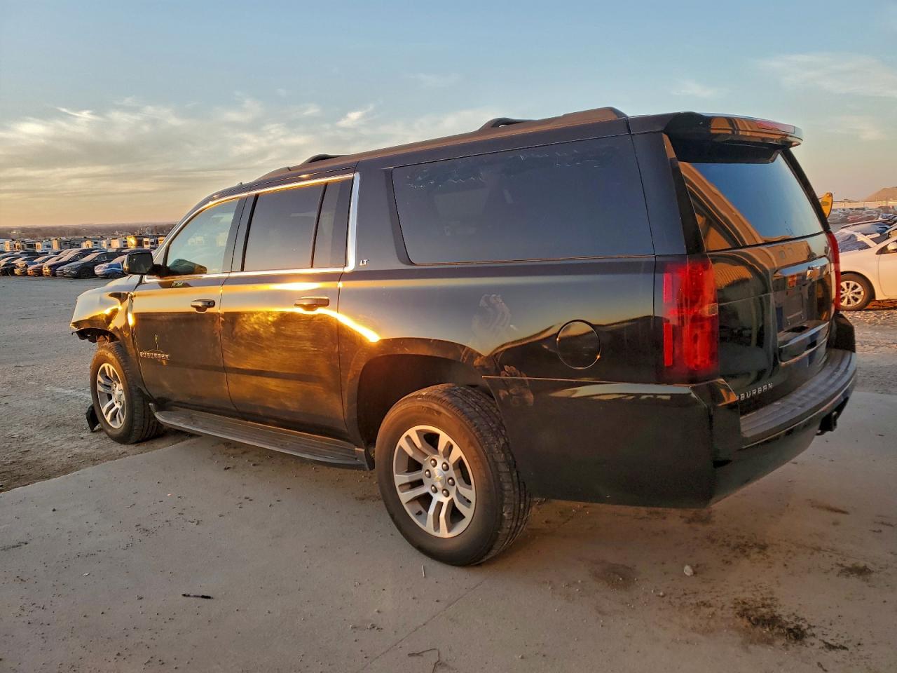 2018 CHEVROLET SUBURBAN K1500 LT photo 2