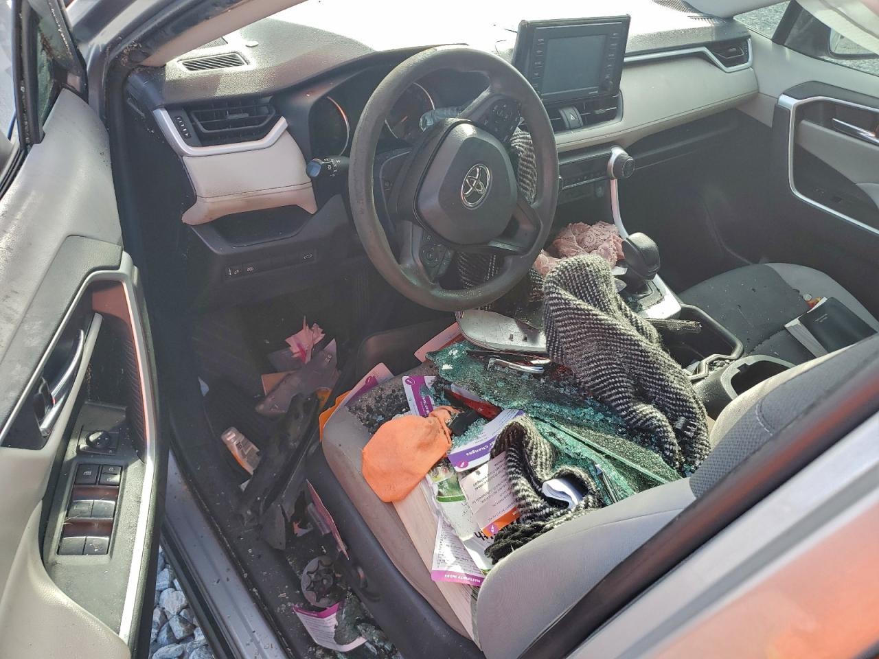 2022 TOYOTA RAV4 XLE photo 8