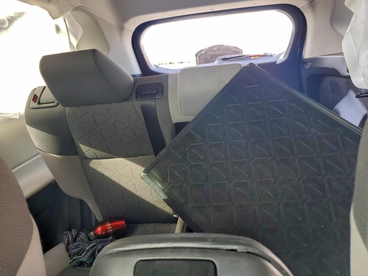 2022 TOYOTA RAV4 XLE photo 10