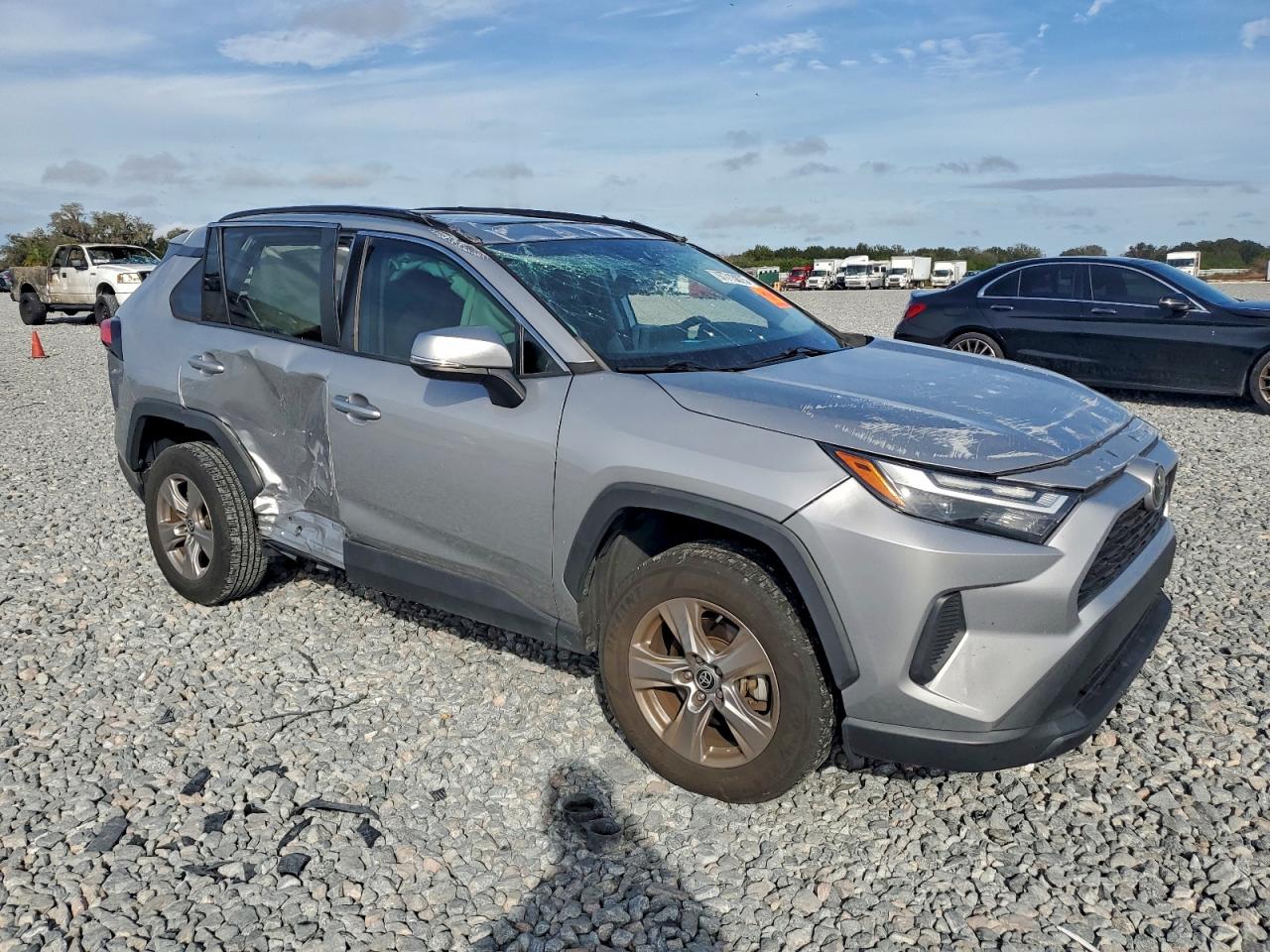 2022 TOYOTA RAV4 XLE photo 4