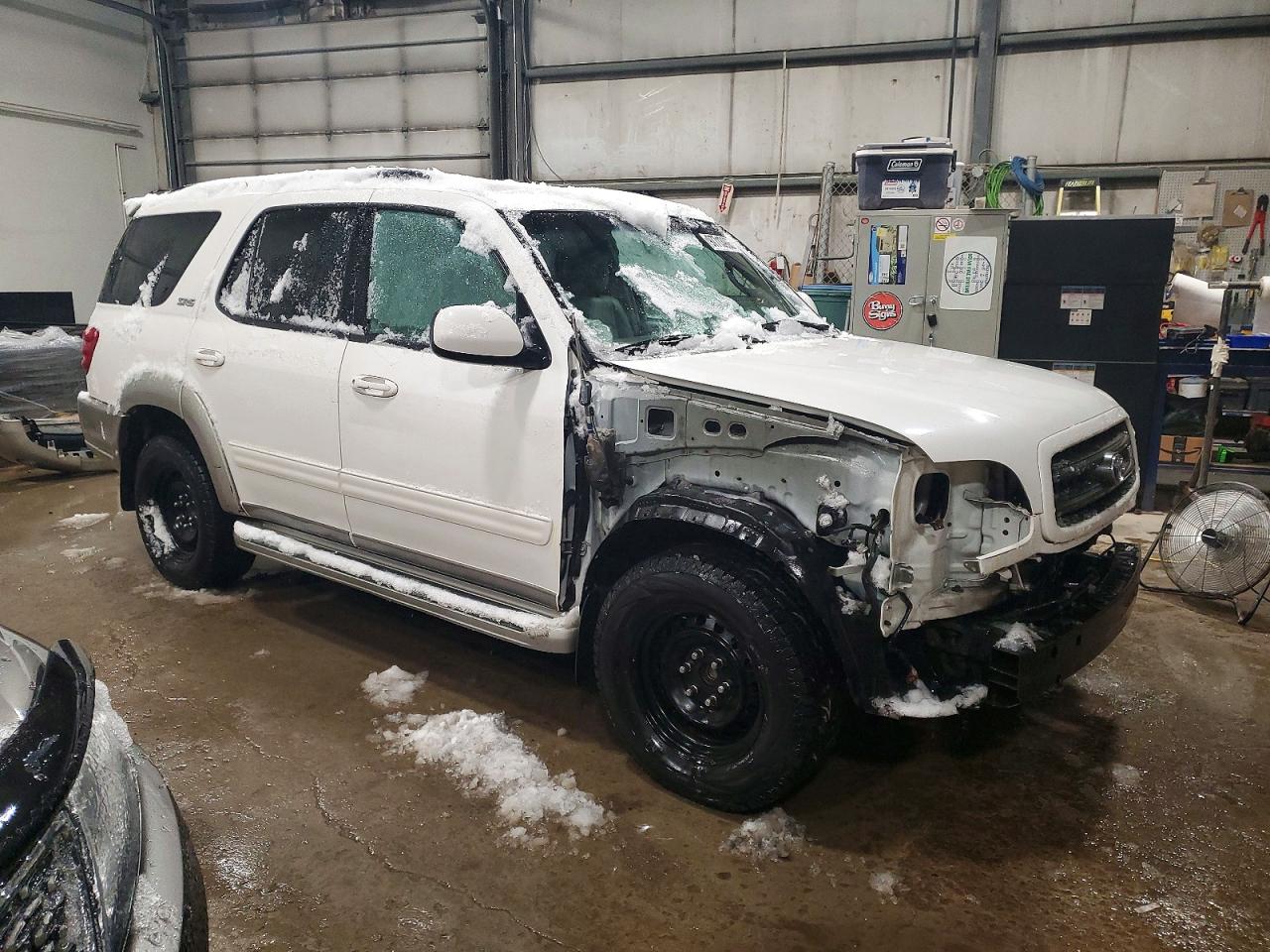 2004 TOYOTA SEQUOIA SR5 photo 4