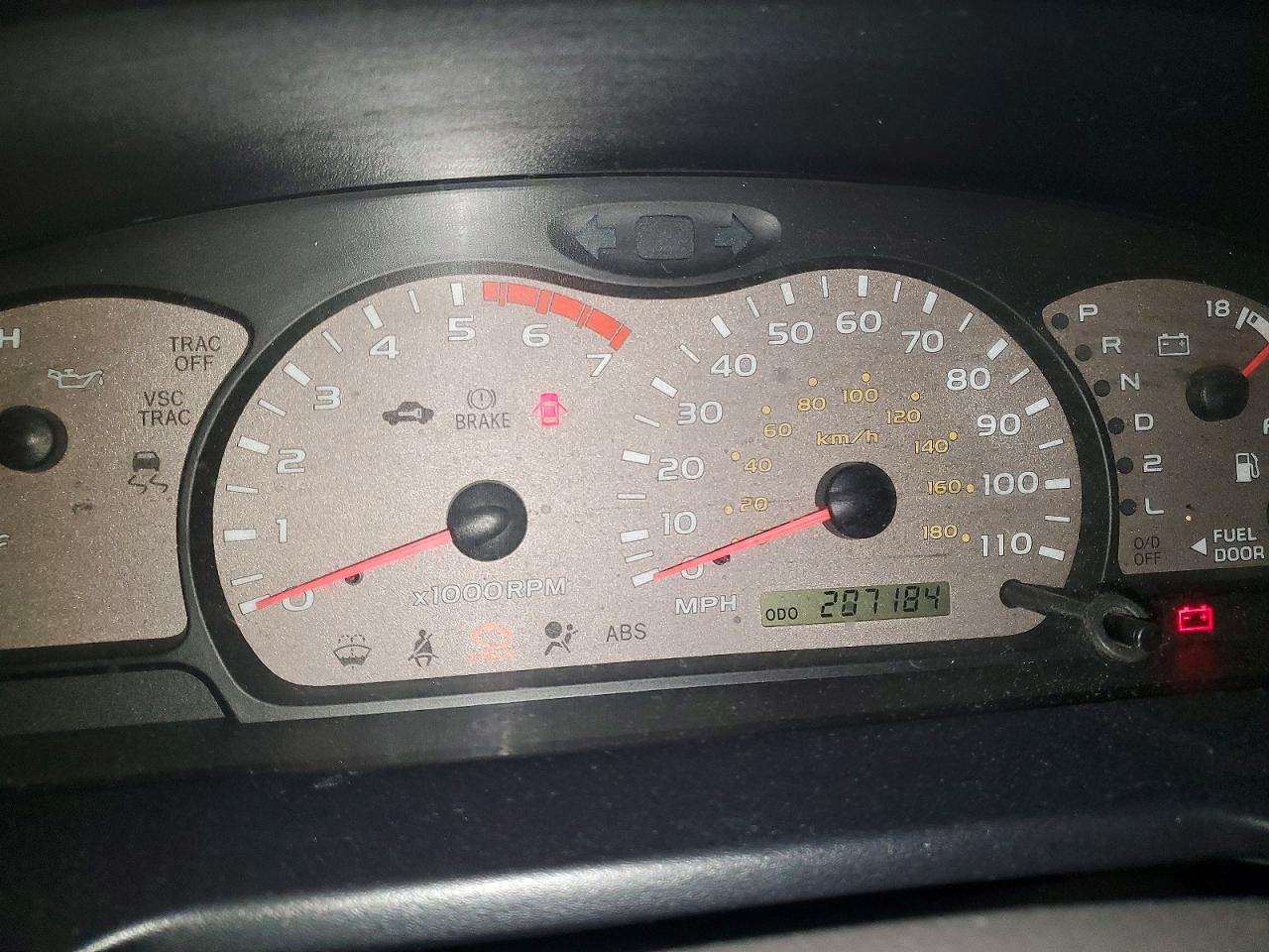 2004 TOYOTA SEQUOIA SR5 photo 9