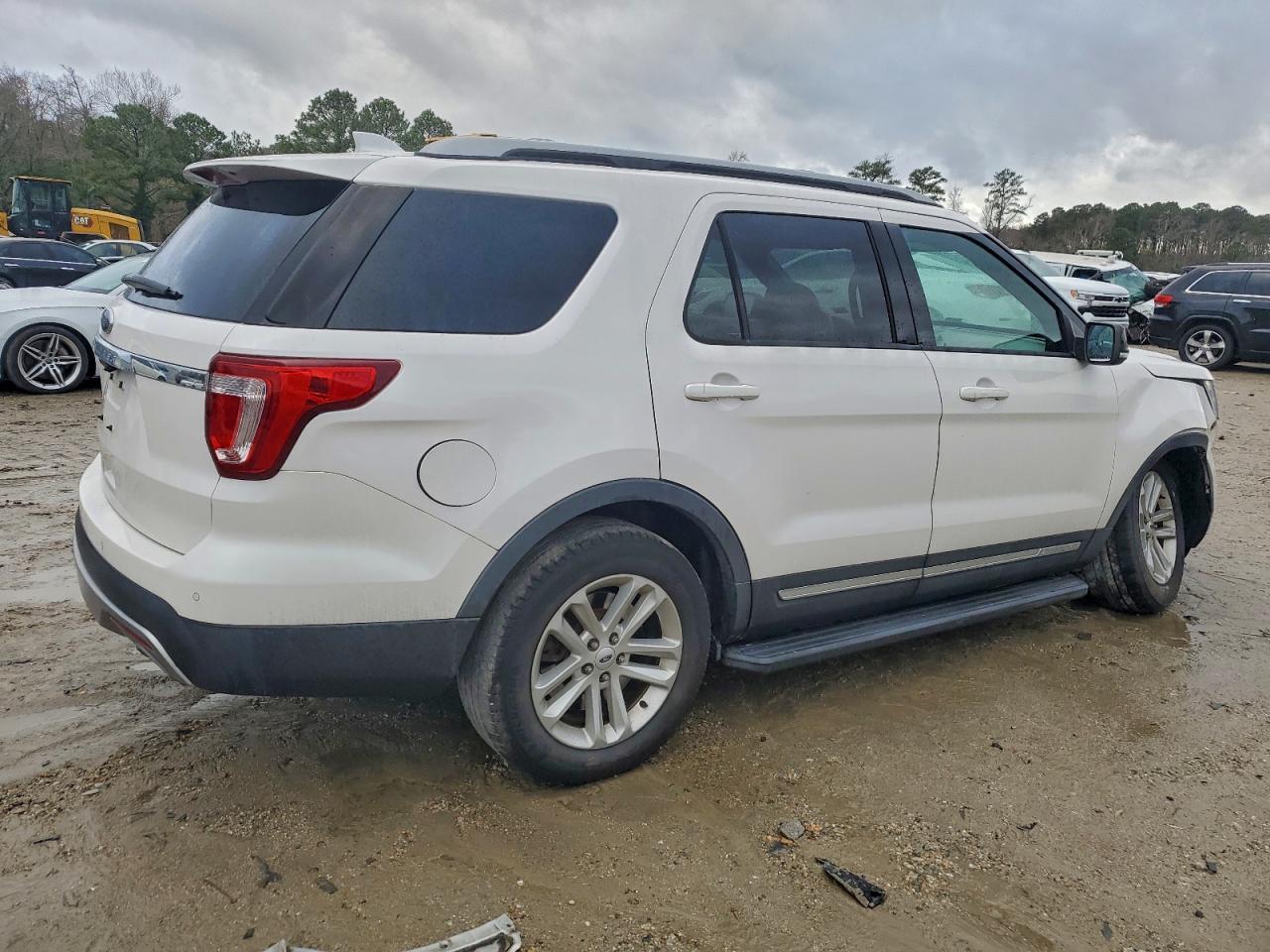 2017 FORD EXPLORER XLT photo 3