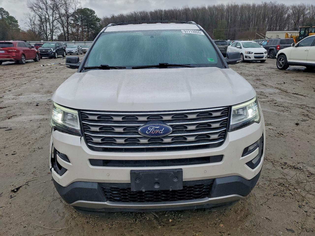 2017 FORD EXPLORER XLT photo 5