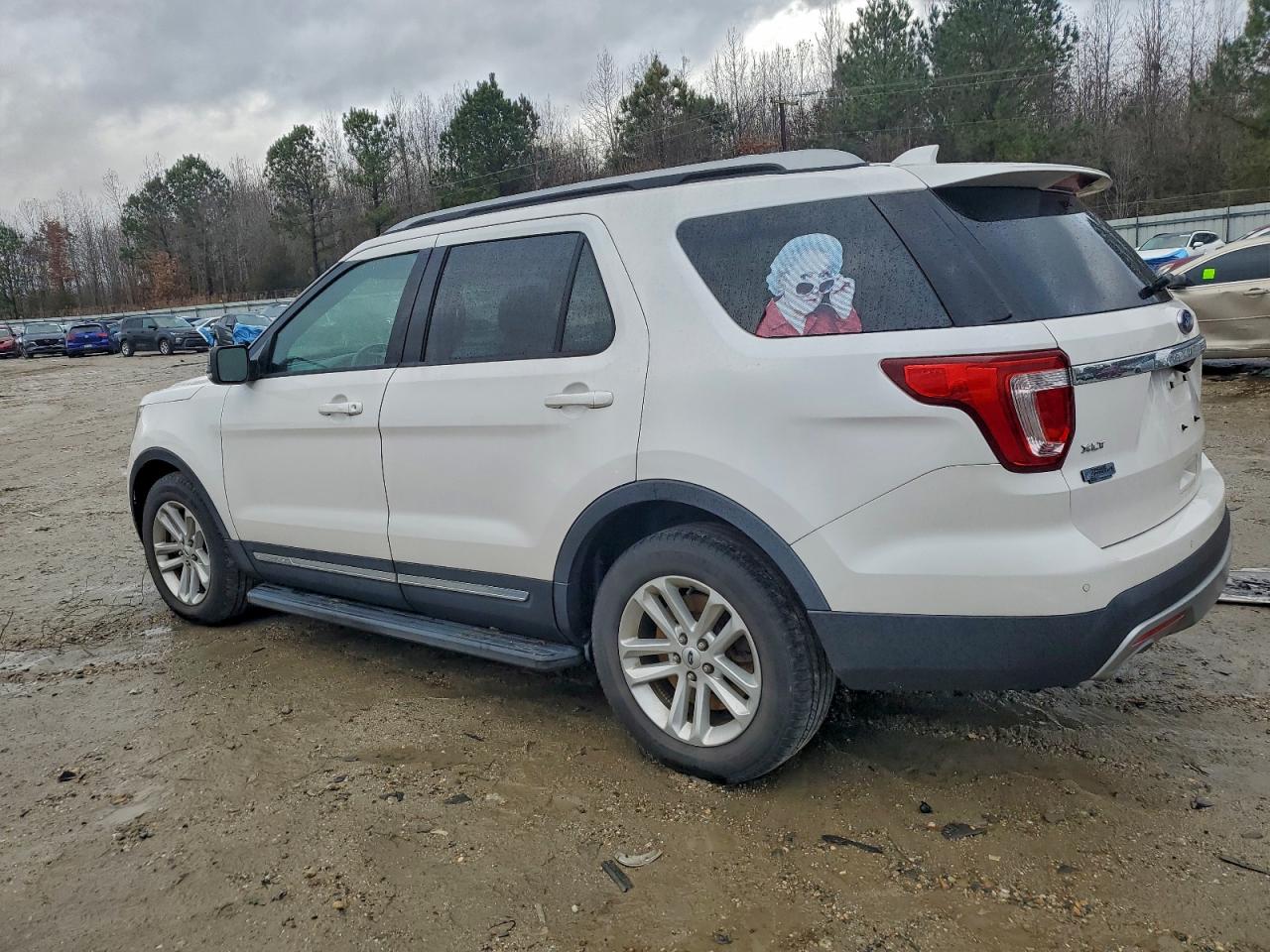 2017 FORD EXPLORER XLT photo 2