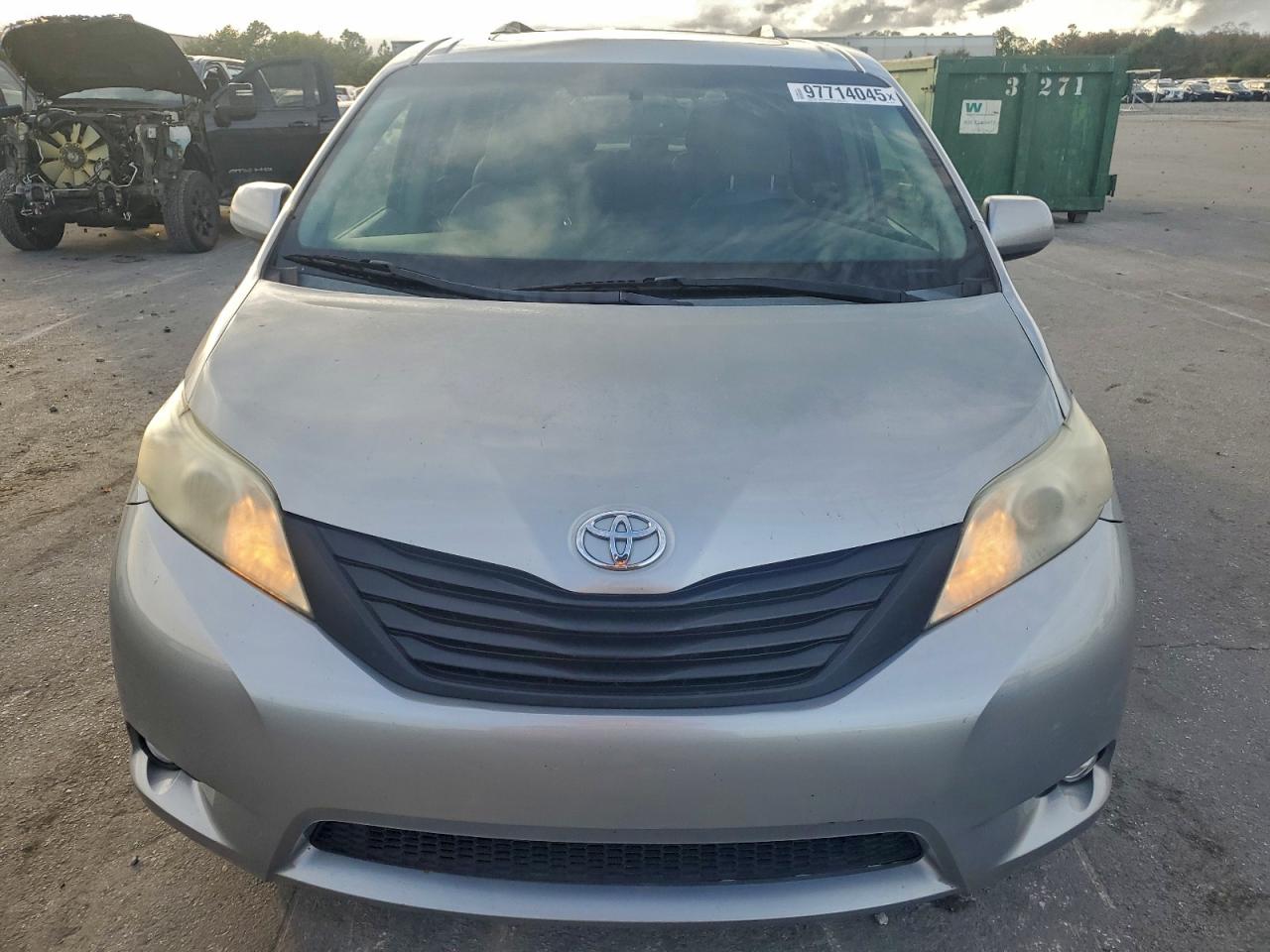 2015 TOYOTA SIENNA photo 5