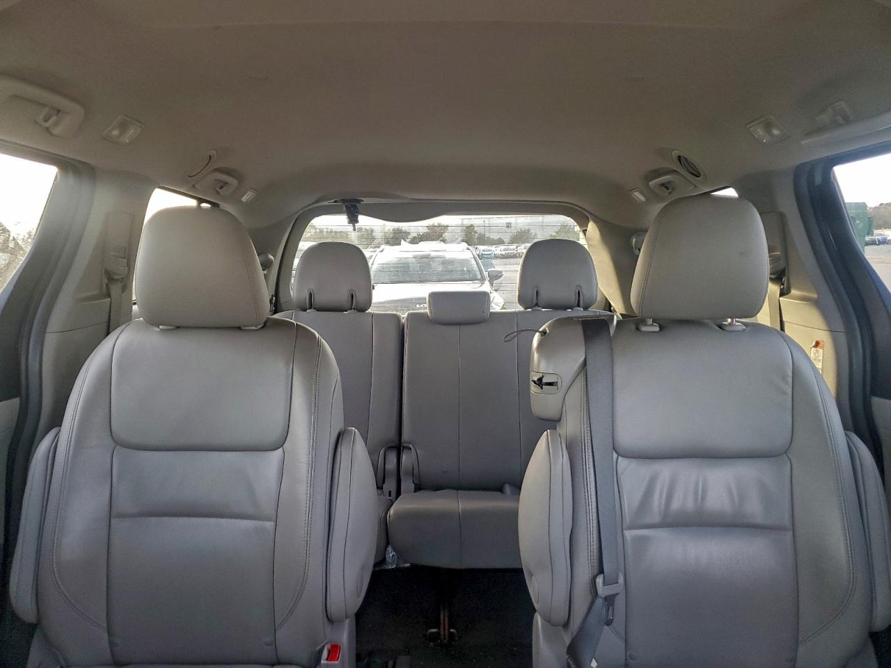 2015 TOYOTA SIENNA photo 10