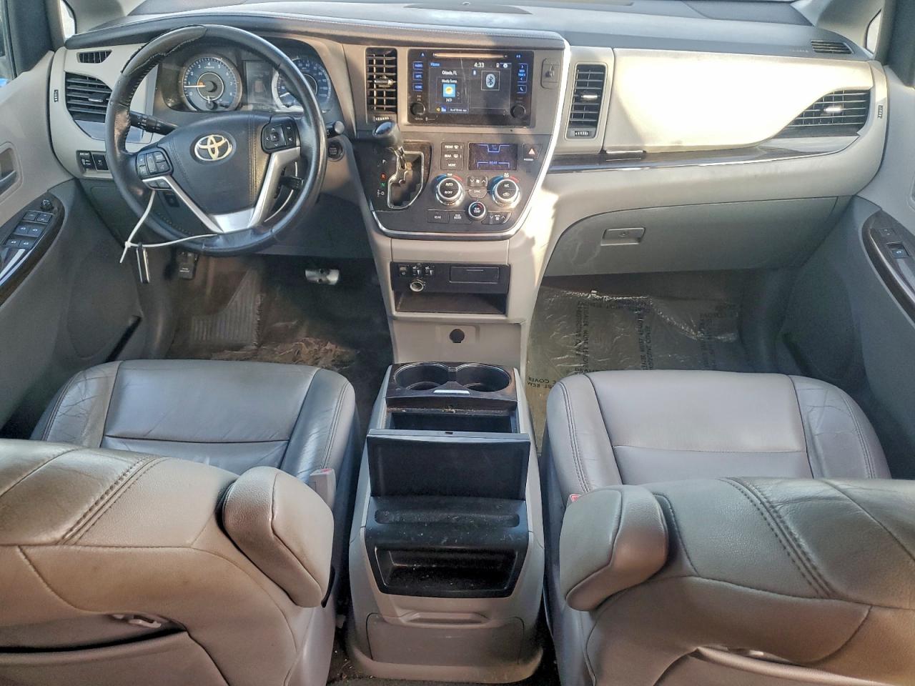 2015 TOYOTA SIENNA photo 8