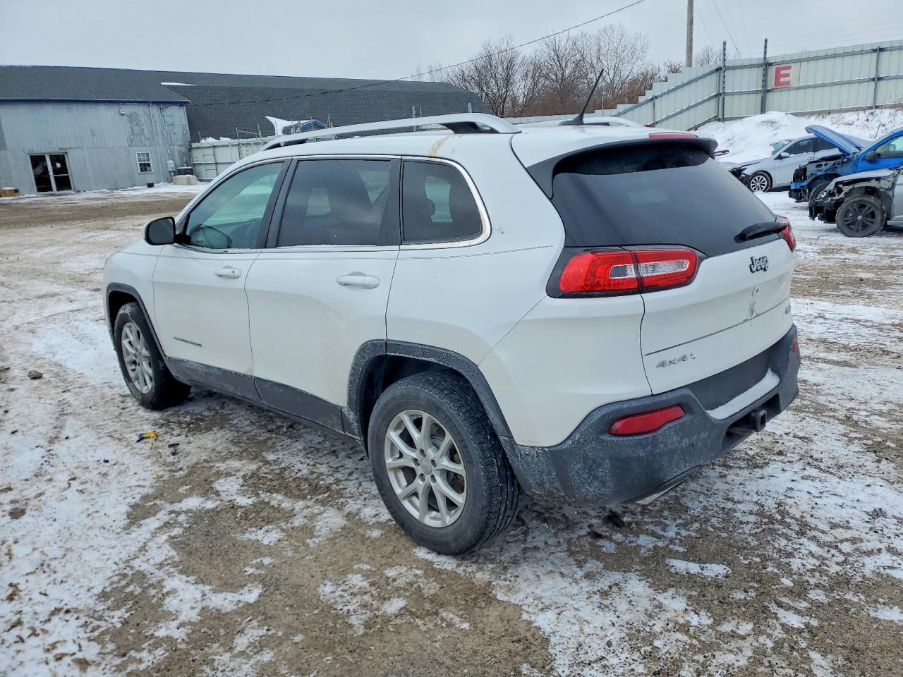 2015 JEEP CHEROKEE LATITUDE photo 2