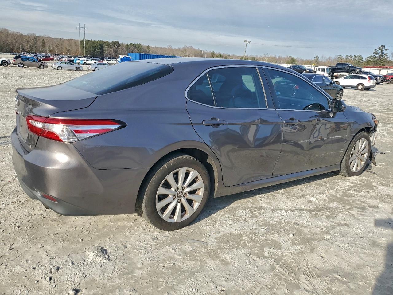 2018 TOYOTA CAMRY L photo 3