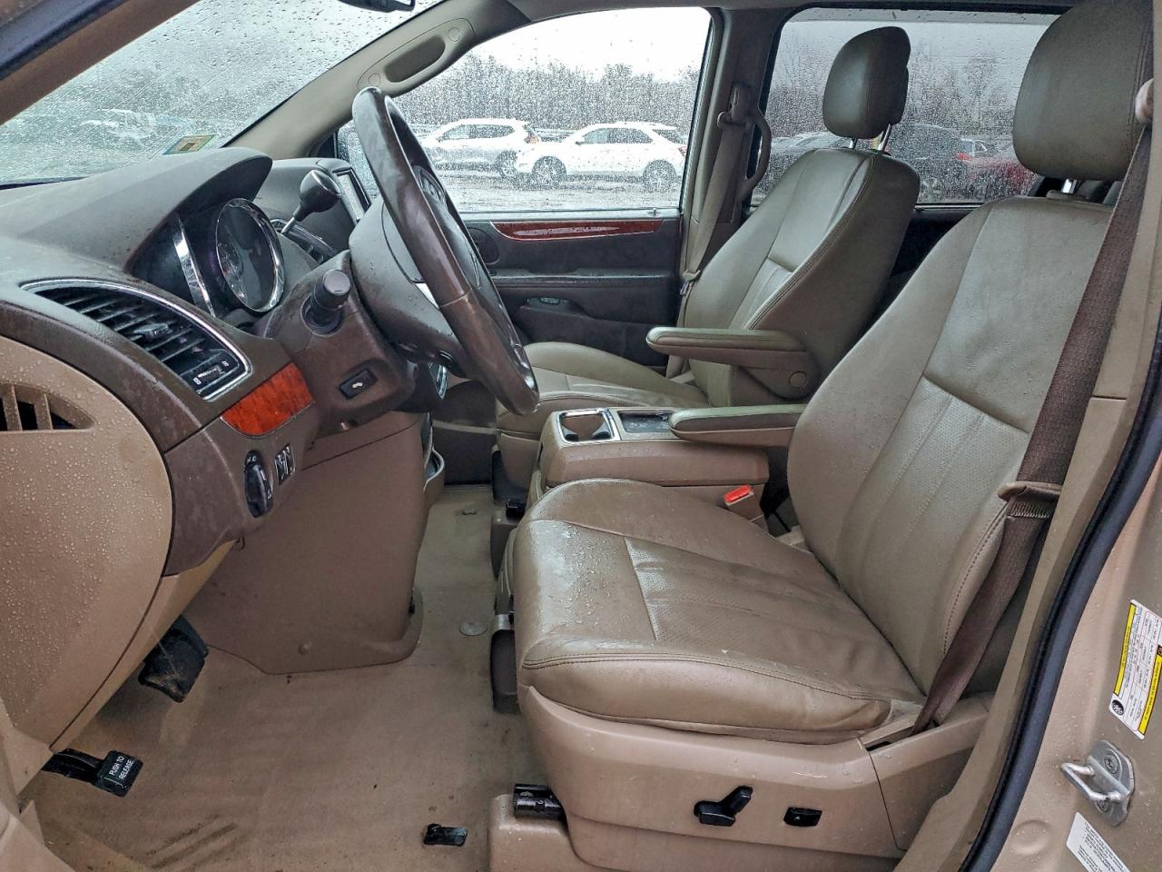 2013 CHRYSLER TOWN & COUNTRY TOURING L photo 13