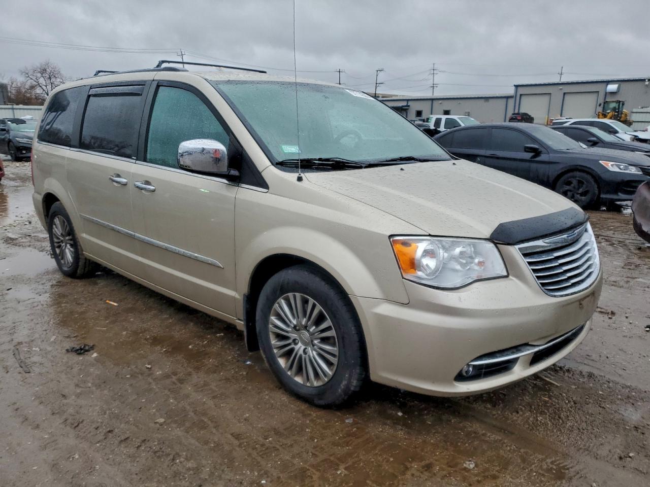 2013 CHRYSLER TOWN & COUNTRY TOURING L photo 7