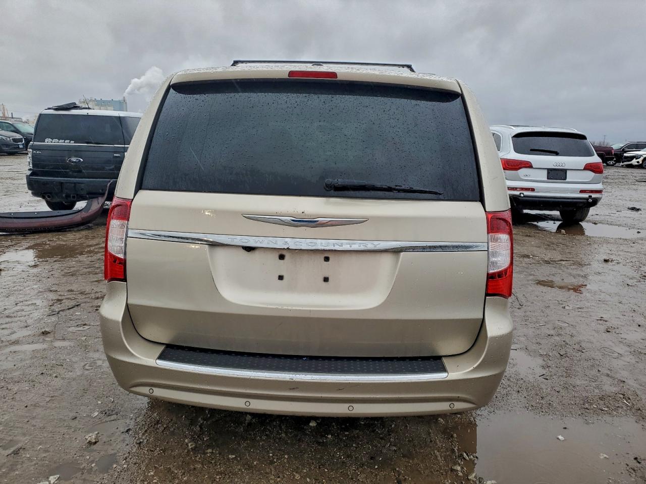 2013 CHRYSLER TOWN & COUNTRY TOURING L photo 11