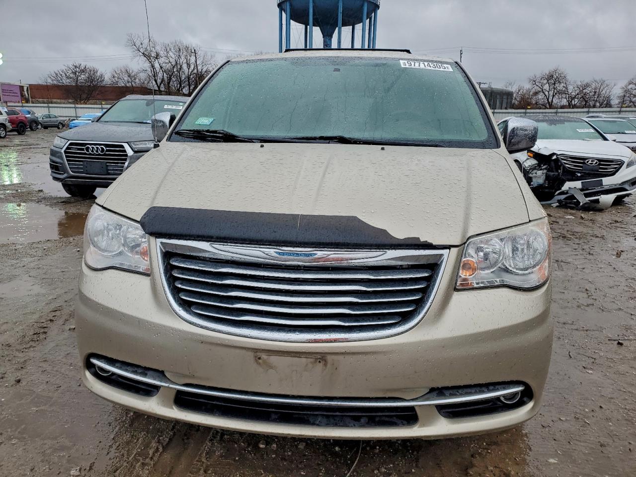 2013 CHRYSLER TOWN & COUNTRY TOURING L photo 9