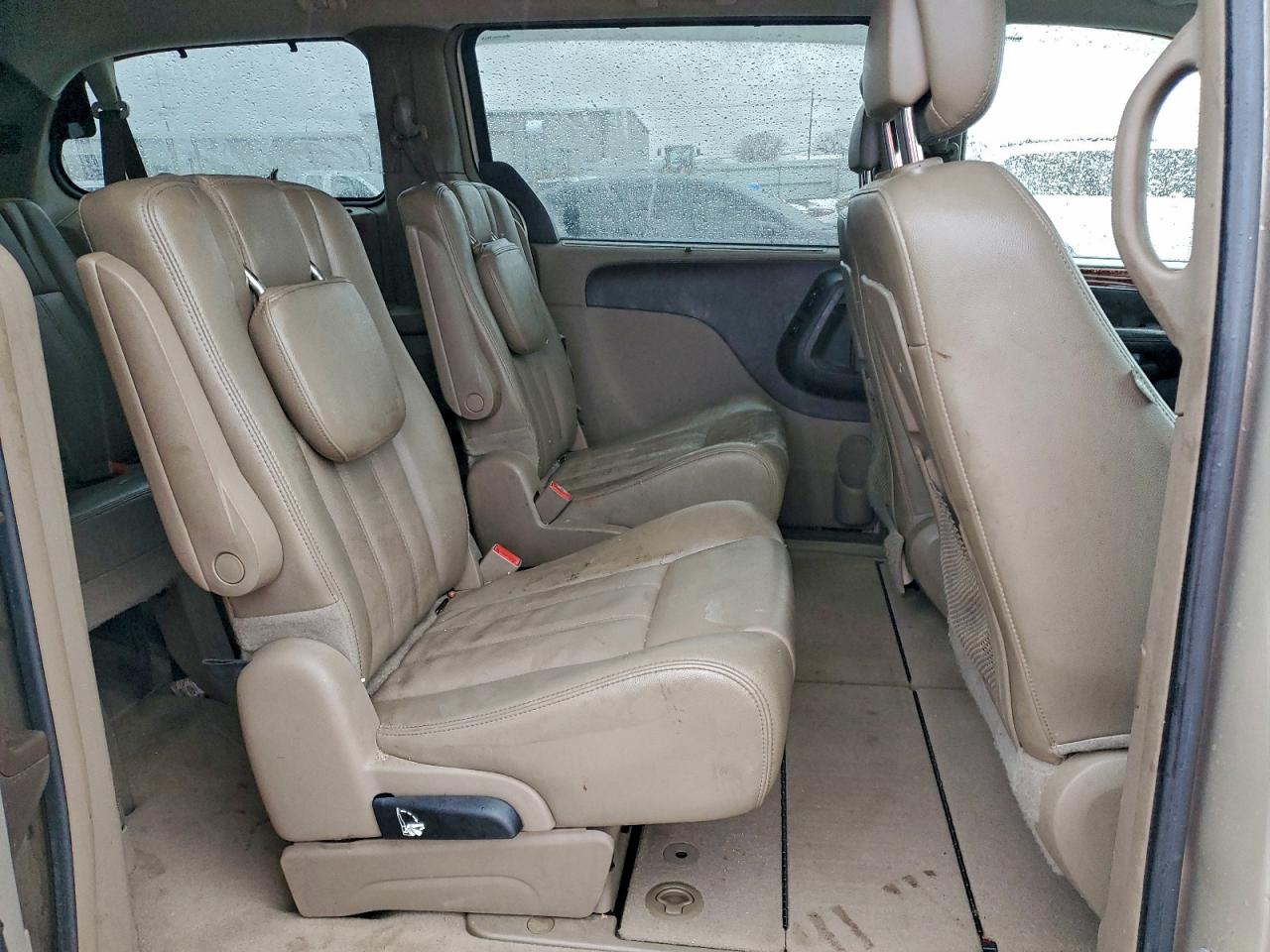 2013 CHRYSLER TOWN & COUNTRY TOURING L photo 21