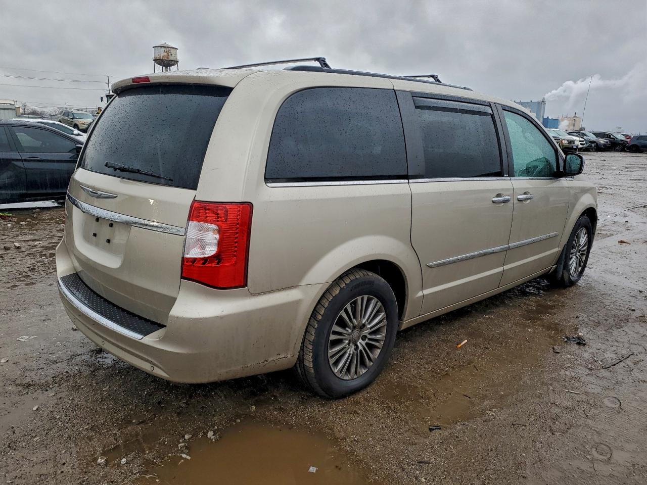 2013 CHRYSLER TOWN & COUNTRY TOURING L photo 5