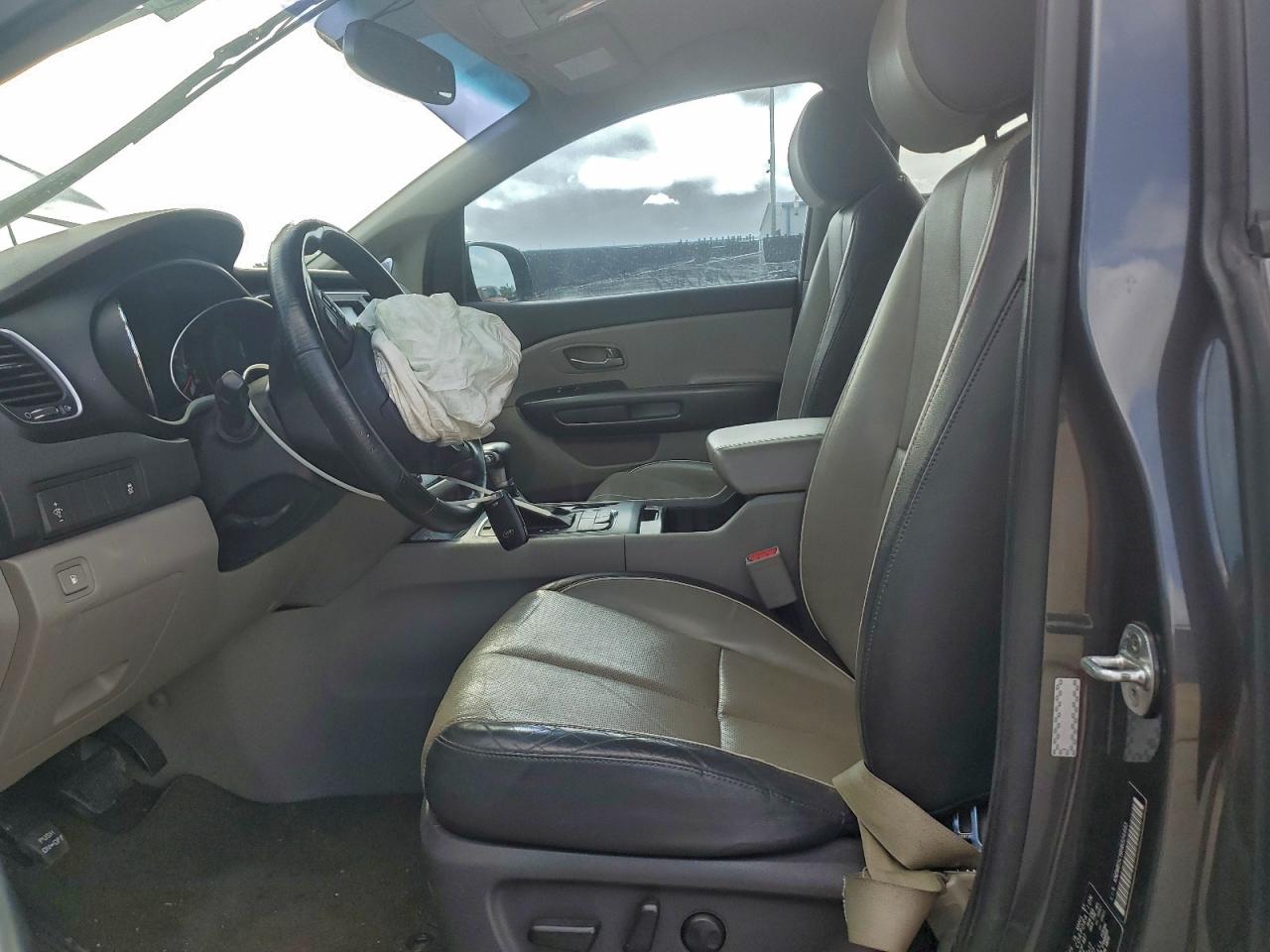 2017 KIA SEDONA LX photo 7