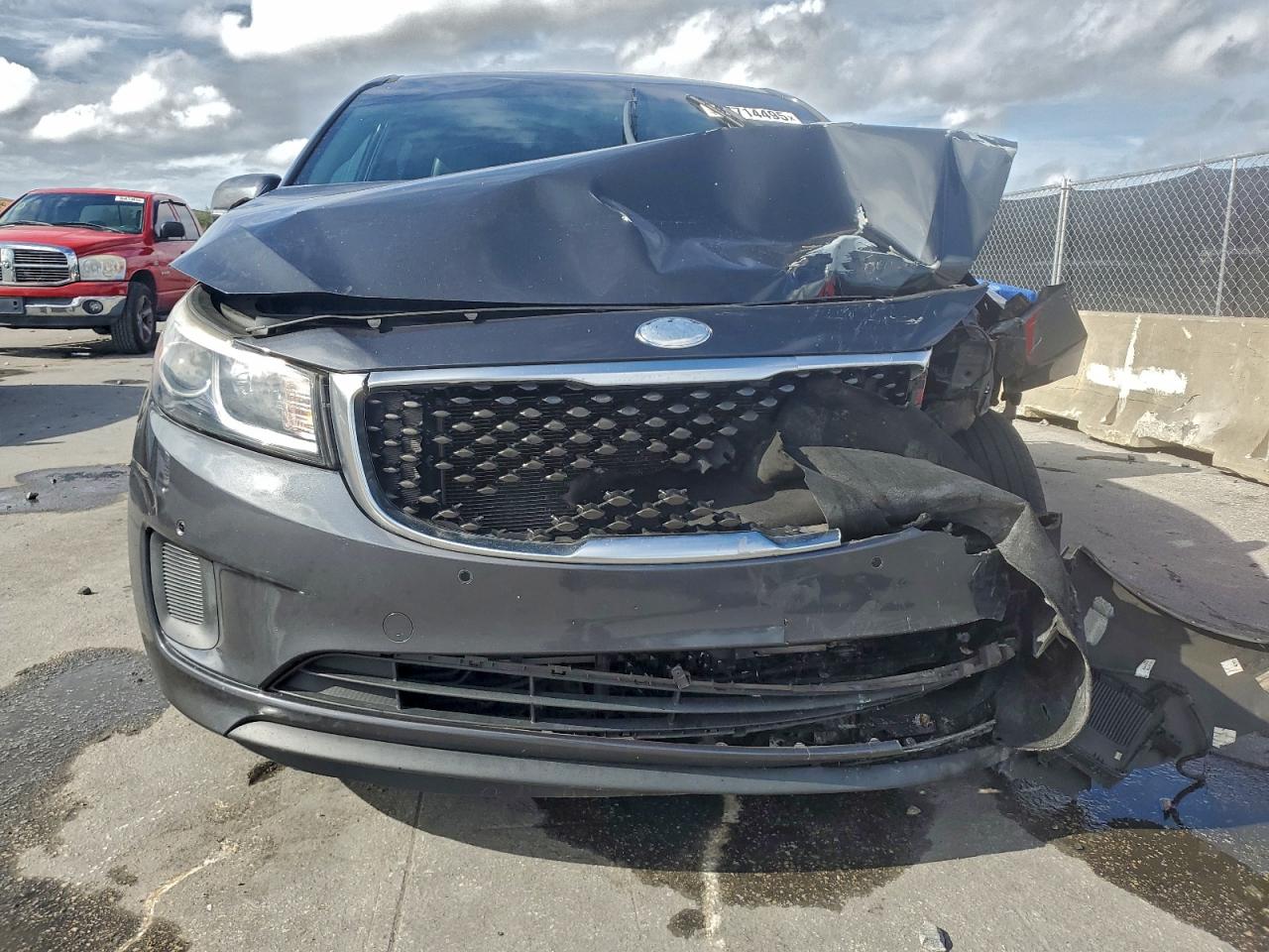 2017 KIA SEDONA LX photo 5