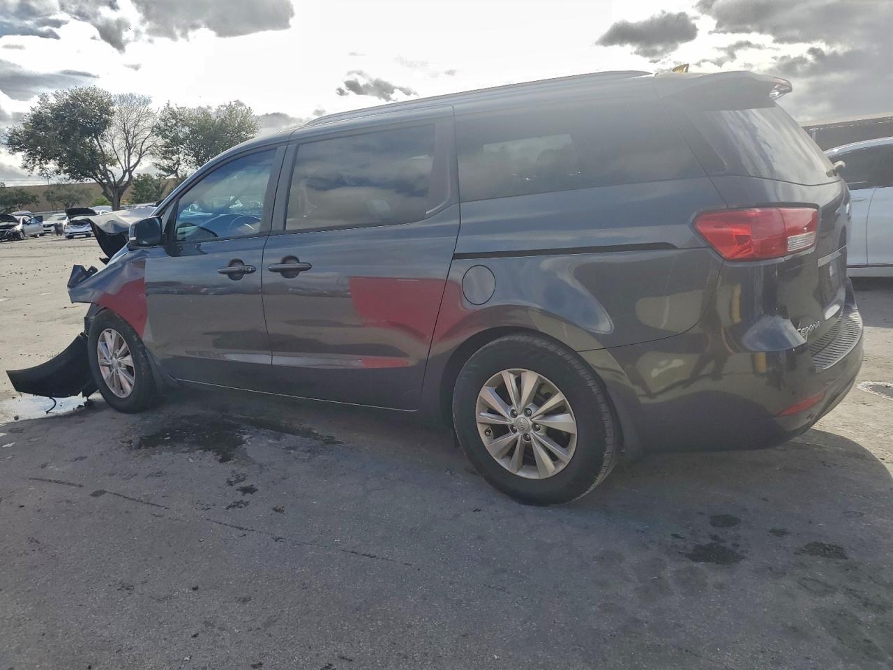 2017 KIA SEDONA LX photo 2