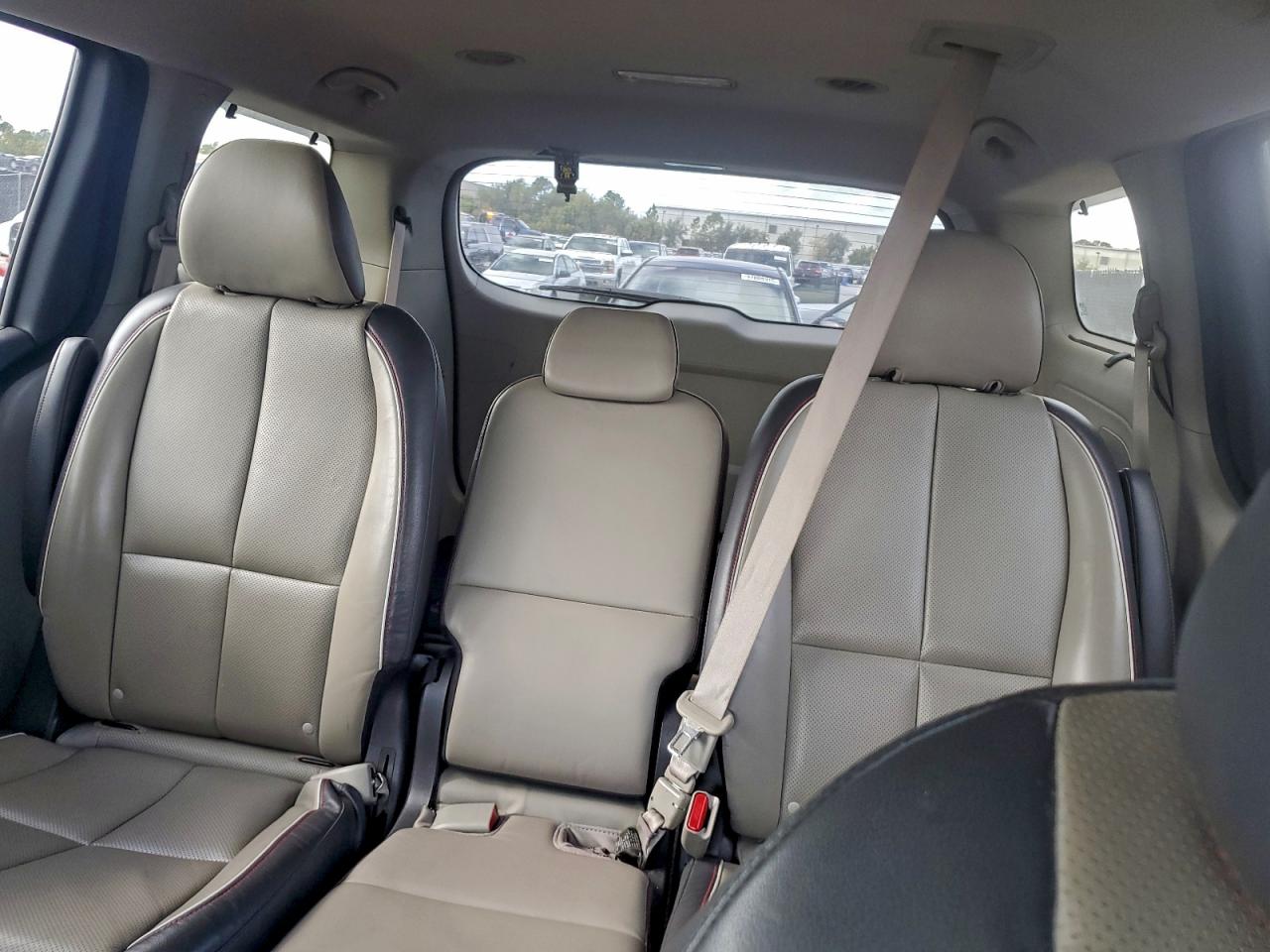 2017 KIA SEDONA LX photo 10