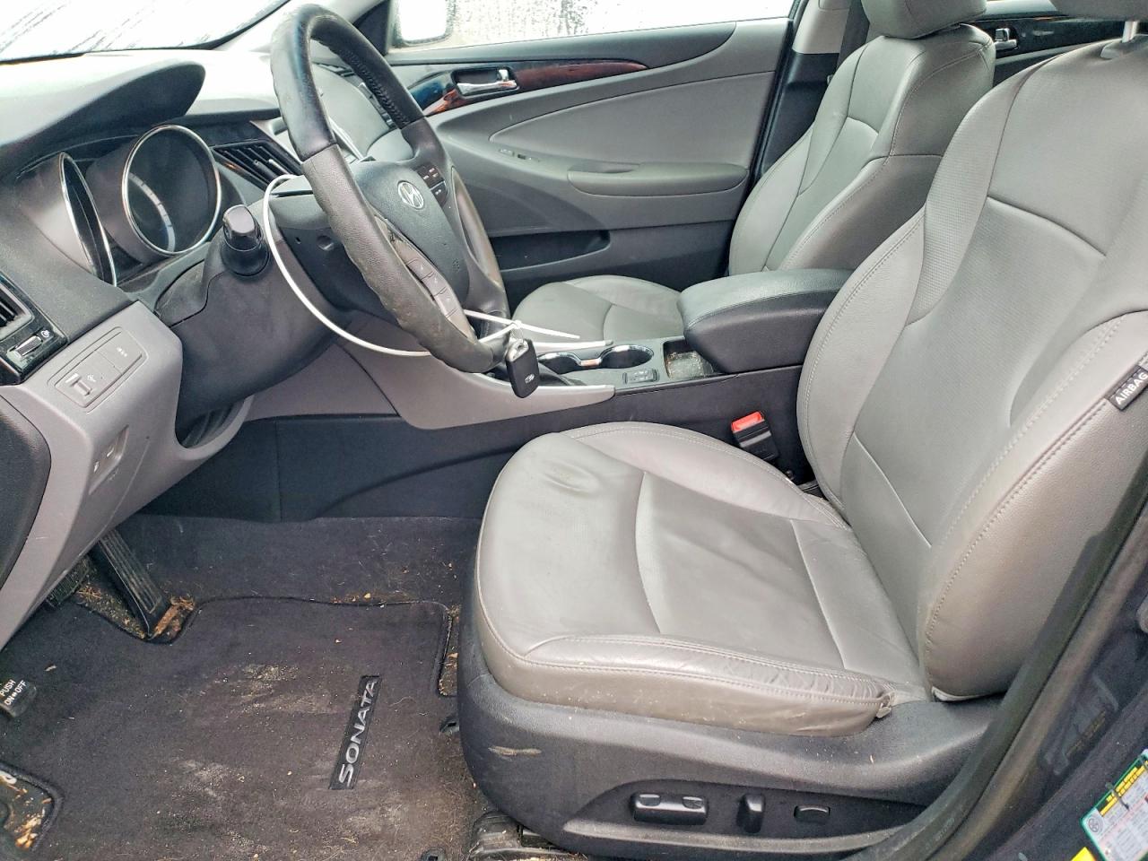 2011 HYUNDAI SONATA SE photo 13