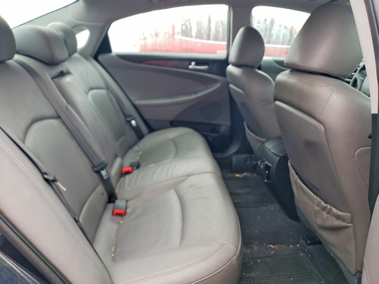2011 HYUNDAI SONATA SE photo 19